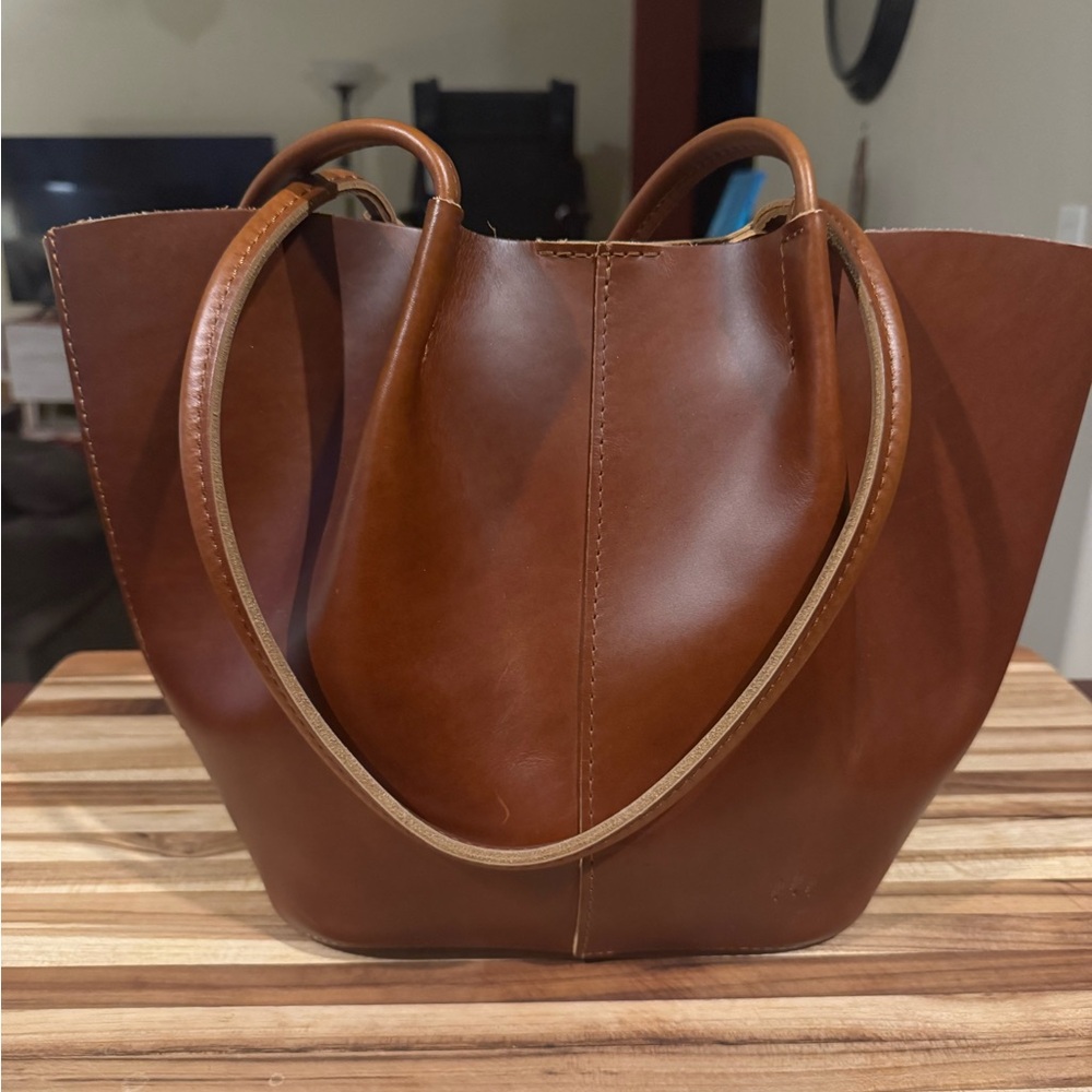 Portland Leather Large Devan Tote - Picture 2 of 6